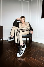 藤井風とJENNIEがadidas・SUPERSTAR最新キャンペーンに登場、“時の流れが存在しないホテル“で示す存在感