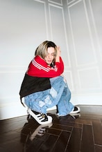 藤井風とJENNIEがadidas・SUPERSTAR最新キャンペーンに登場、“時の流れが存在しないホテル“で示す存在感