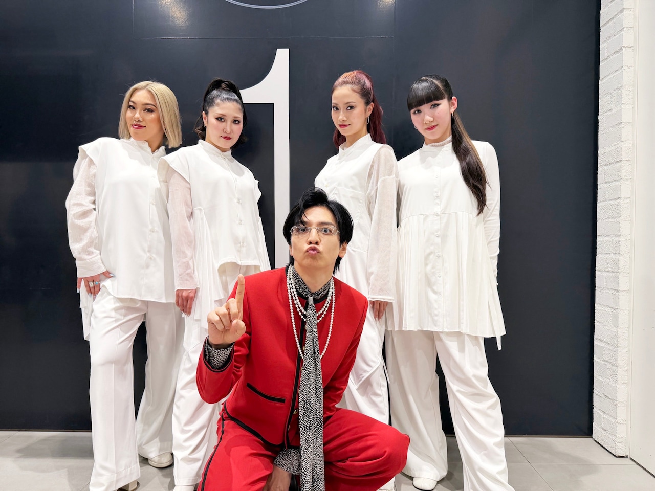 生田斗真の“ほぼ実寸大の鼻”が「バズリズム02」登場　sumika、レトロリロン、Aぇ! 、SKE48も出演