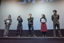 映画「ゴリラホール」舞台挨拶の様子。左からRuu、松下恭子、門間航、AIK、安部伊織。