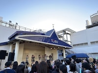 東京・東武百貨店 池袋店 8Fスカイデッキでフリーライブを行うRE-GE。