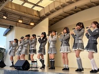 東京・東武百貨店 池袋店 8Fスカイデッキでフリーライブを行うRE-GE。