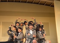 東京・東武百貨店 池袋店 8Fスカイデッキでフリーライブを行うRE-GE。