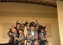 東京・東武百貨店 池袋店 8Fスカイデッキでフリーライブを行うRE-GE。