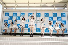 「Chain of Life」を披露するRain Tree。