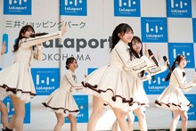 「Wonder party for you」を披露するRain Tree。