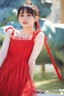 乃木坂46川﨑桜の真っ赤なドレス姿、1st写真集より透明感あふれるカット公開