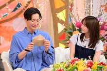 初めての手紙を読み上げる後上翔太。 ©ABCテレビ