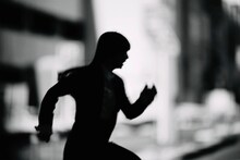 Ado、本人出演の実写MV公開