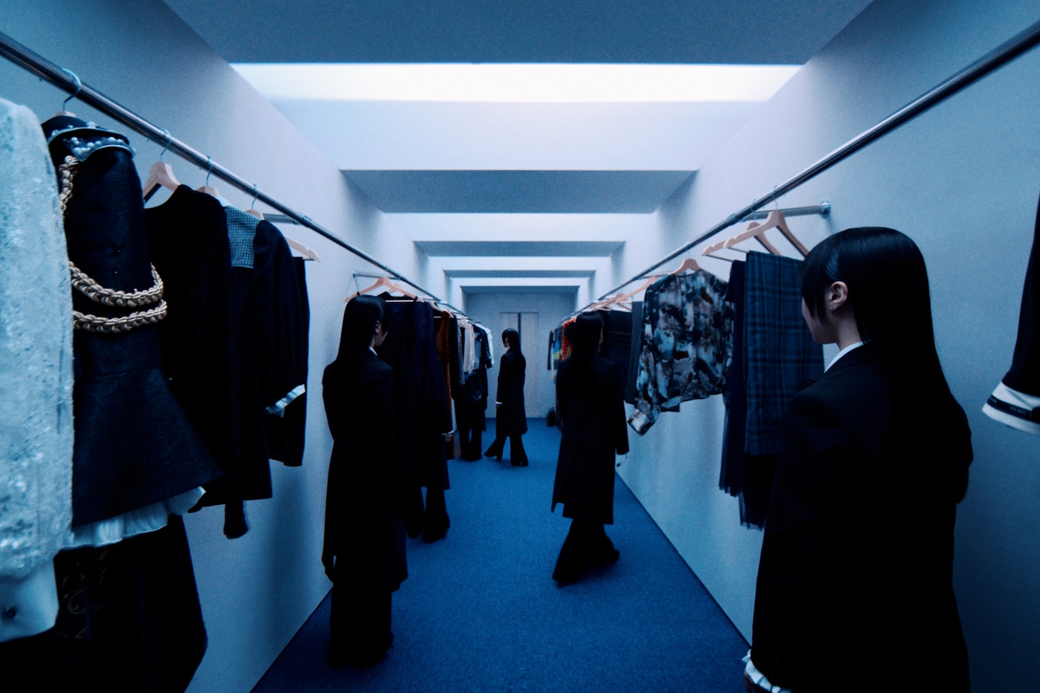 Ado「ビバリウム」ミュージックビデオより。