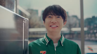 にっこり笑う相葉雅紀。