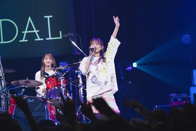 HARUNA（Vo, G / SCANDAL）（Photo by Takeshi Yao）