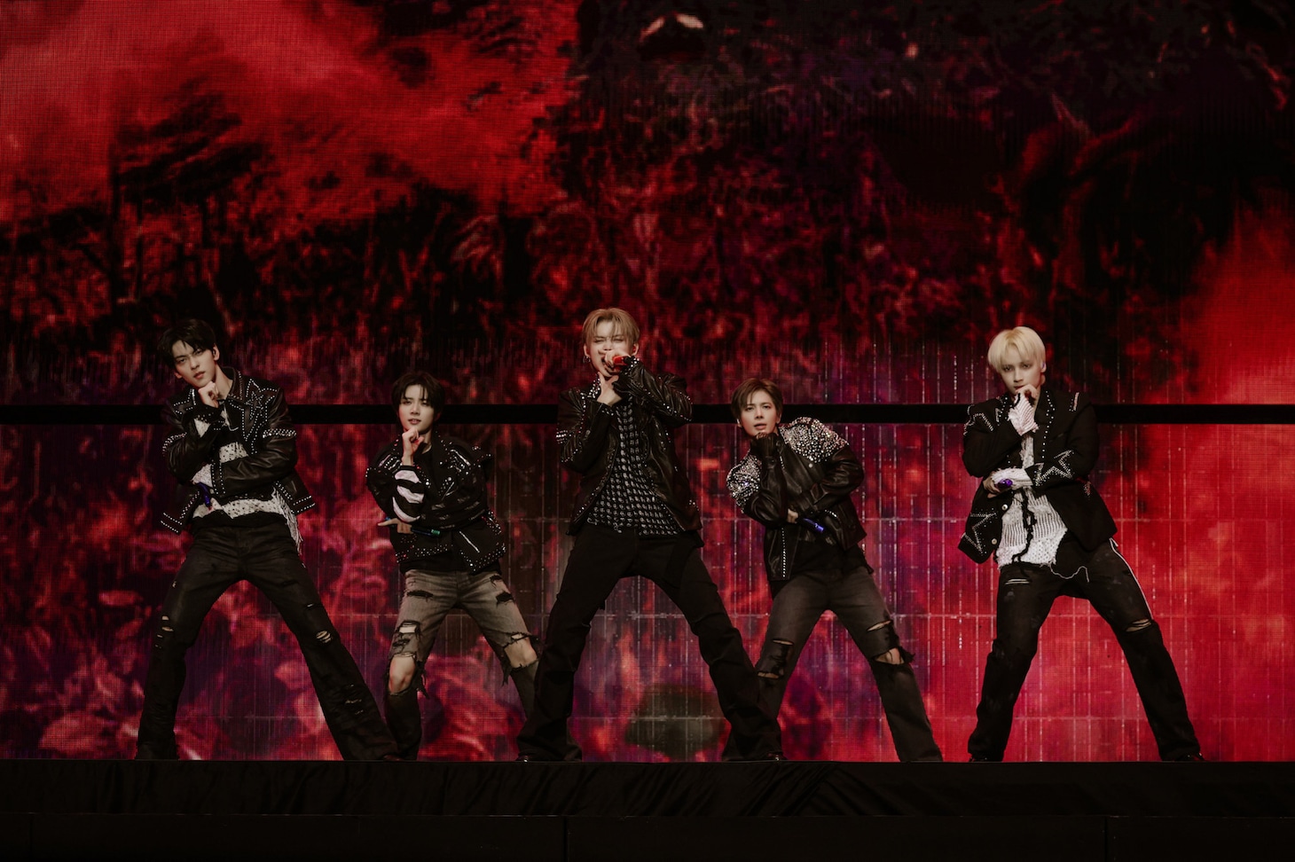 TOMORROW X TOGETHER。「2026 TXT MOA CON」より。