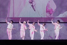 TOMORROW X TOGETHER。「2026 TXT MOA CON」より。