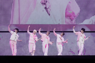 TOMORROW X TOGETHER。「2026 TXT MOA CON」より。