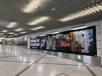 大阪・うめだエンタメウォールアベニューに掲出中の巨大アートワーク。