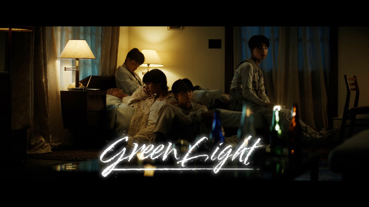 STARGLOW「Green Light」ミュージックビデオのサムネイル。