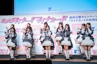 ＝LOVE。上段左から、瀧脇笙古、諸橋沙夏、大場花菜、音嶋莉沙、山本杏奈、下段左から、大谷映美里、齋藤樹愛羅、佐々木舞香、野口衣織、髙松瞳。