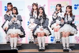 ＝LOVE。上段左から、大場花菜、音嶋莉沙、山本杏奈、下段左から、佐々木舞香、野口衣織、髙松瞳。