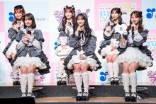 ＝LOVE。上段左から、大場花菜、音嶋莉沙、山本杏奈、下段左から、佐々木舞香、野口衣織、髙松瞳。