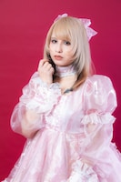 新メンバーのPau（エレクトリックリボン）。