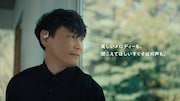山口一郎が出演する「OpenFit 2+」の新Web CM「音楽みたいに素敵な音」編より。
