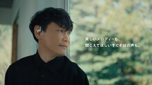 山口一郎が出演する「OpenFit 2+」の新Web CM「音楽みたいに素敵な音」編より。