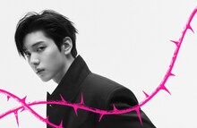 SOOBIN（スビン）。TOMORROW X TOGETHERの8thミニアルバム「7TH YEAR: A Moment of Stillness in the Thorns」コンセプト写真より。