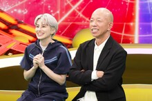 ホラン千秋と⼩峠英⼆（バイきんぐ）。©テレビ東京