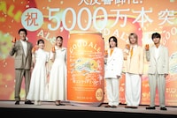 左から鈴木亮平、浜辺美波、綾瀬はるか、Mrs. GREEN APPLE。