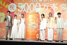 左から鈴木亮平、浜辺美波、綾瀬はるか、Mrs. GREEN APPLE。