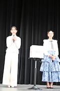 学生からの質問に答える當真あみ（左）と嵐莉菜（右）。