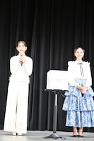 学生からの質問に答える當真あみ（左）と嵐莉菜（右）。