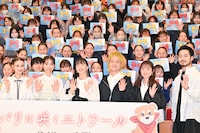 左から嵐莉菜、當真あみ、長屋晴子、穴見真吾、peppe、小林壱誓。