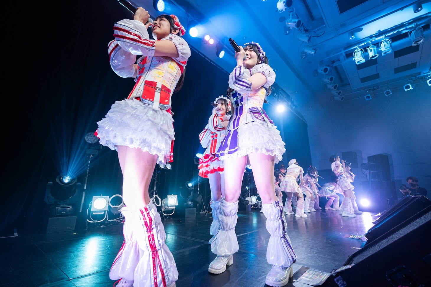 「君の明日が晴れるなら」を歌う虹のコンキスタドールとB≡FULLEST。