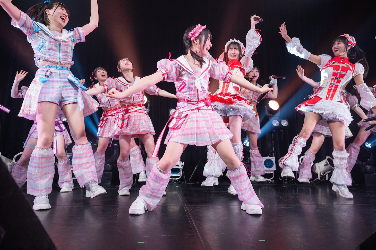 先輩＆OGメンバーを吹き飛ばす虹コン予科生の前嶋杏乃。