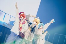 左から莉犬、るぅと、ころん。