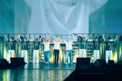 左から莉犬、るぅと、ころん。