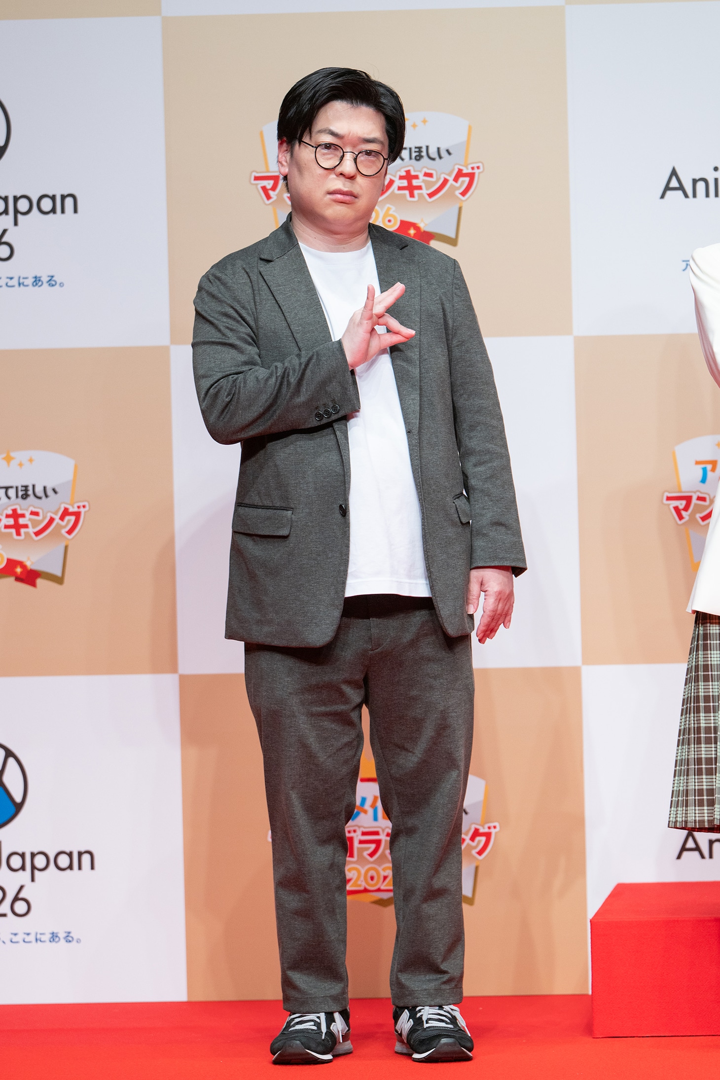 櫻ポーズをする天津飯大郎。