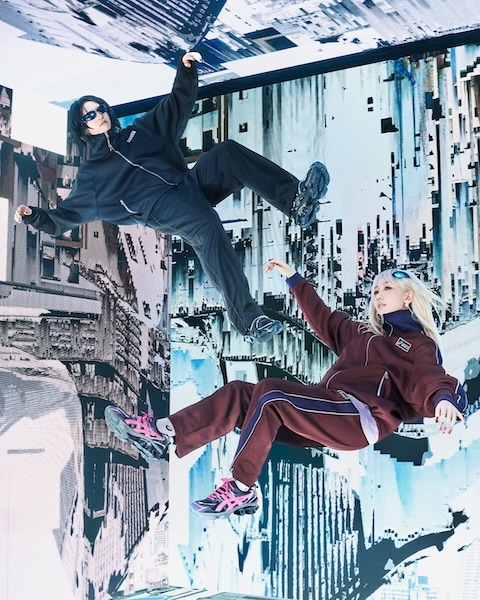ASICS × YOASOBIコラボビジュアル