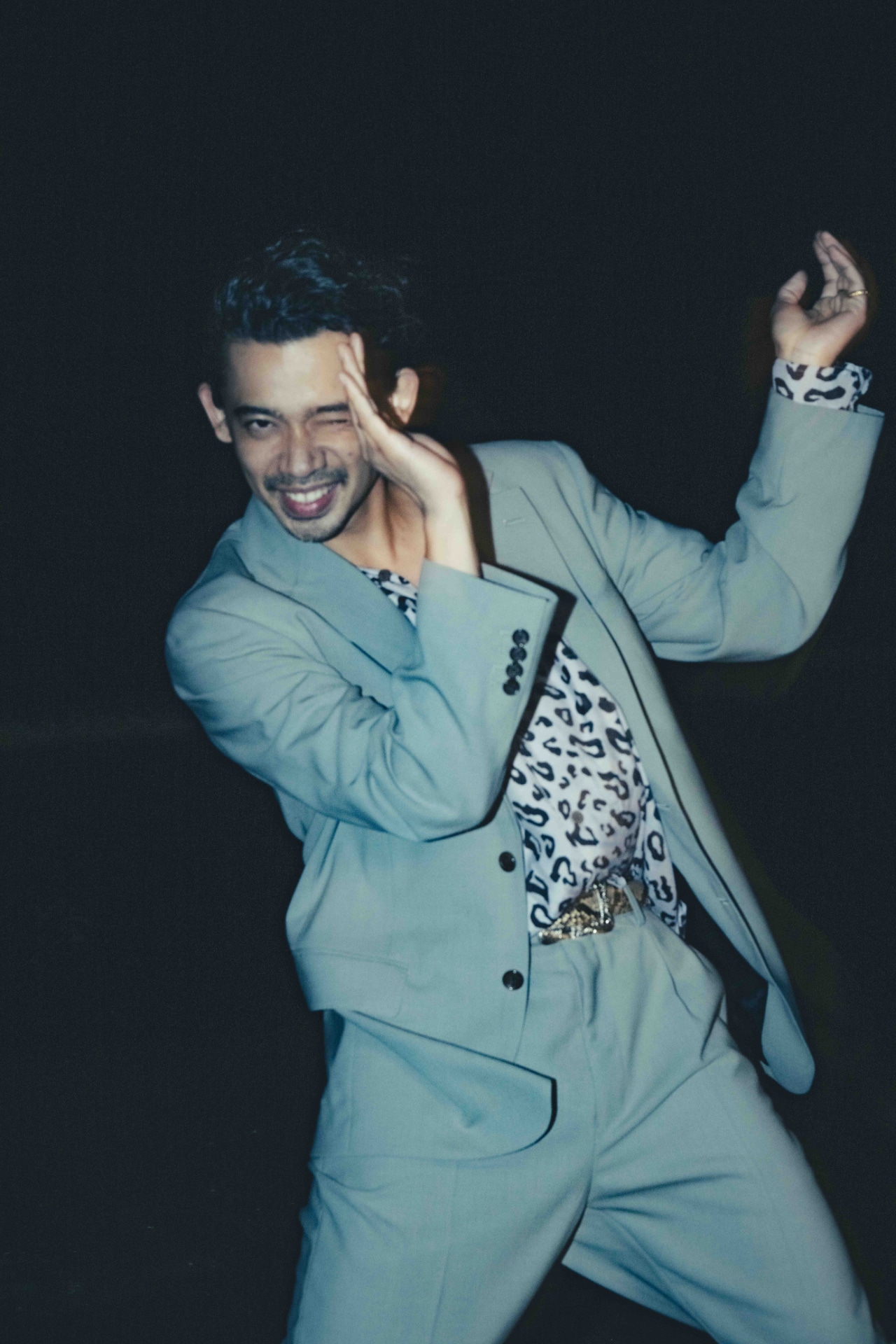 「左ききのエレン」オープニングテーマ「FUNKIN' BEAUTIFUL feat. ZORN」を歌うALI。