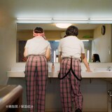 二宮和也と白本彩奈。「DHC ディープ クレンジング オイル ブーストケア」新CMより。