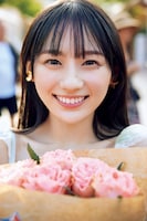 川﨑桜（乃木坂46）1stソロ写真集「エチュード」Sony Music Shop限定版の裏表紙。（撮影：須江隆治）