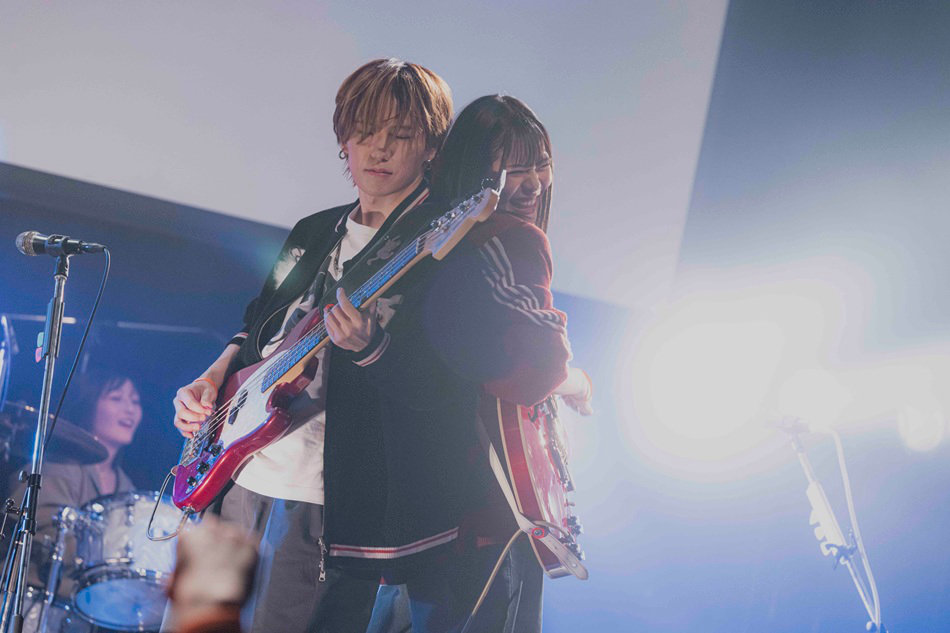 ミーマイナーのライブの様子。