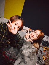 「Masterplan」RECの際にスタジオで撮影されたオフショット。左からNight Tempo、後藤真希。