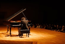 角野隼斗、敬愛するショパン生誕日に聖地サントリーホールで紡いだ「CHOPIN ORBIT」