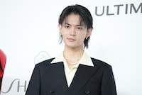 SHISEIDO「アルティミューン」が肌に浸透した佐野勇斗（M!LK）。