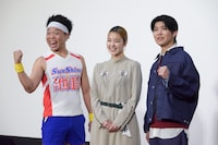 左からサンシャイン池崎、剛力彩芽、若井滉斗（Mrs. GREEN APPLE）。