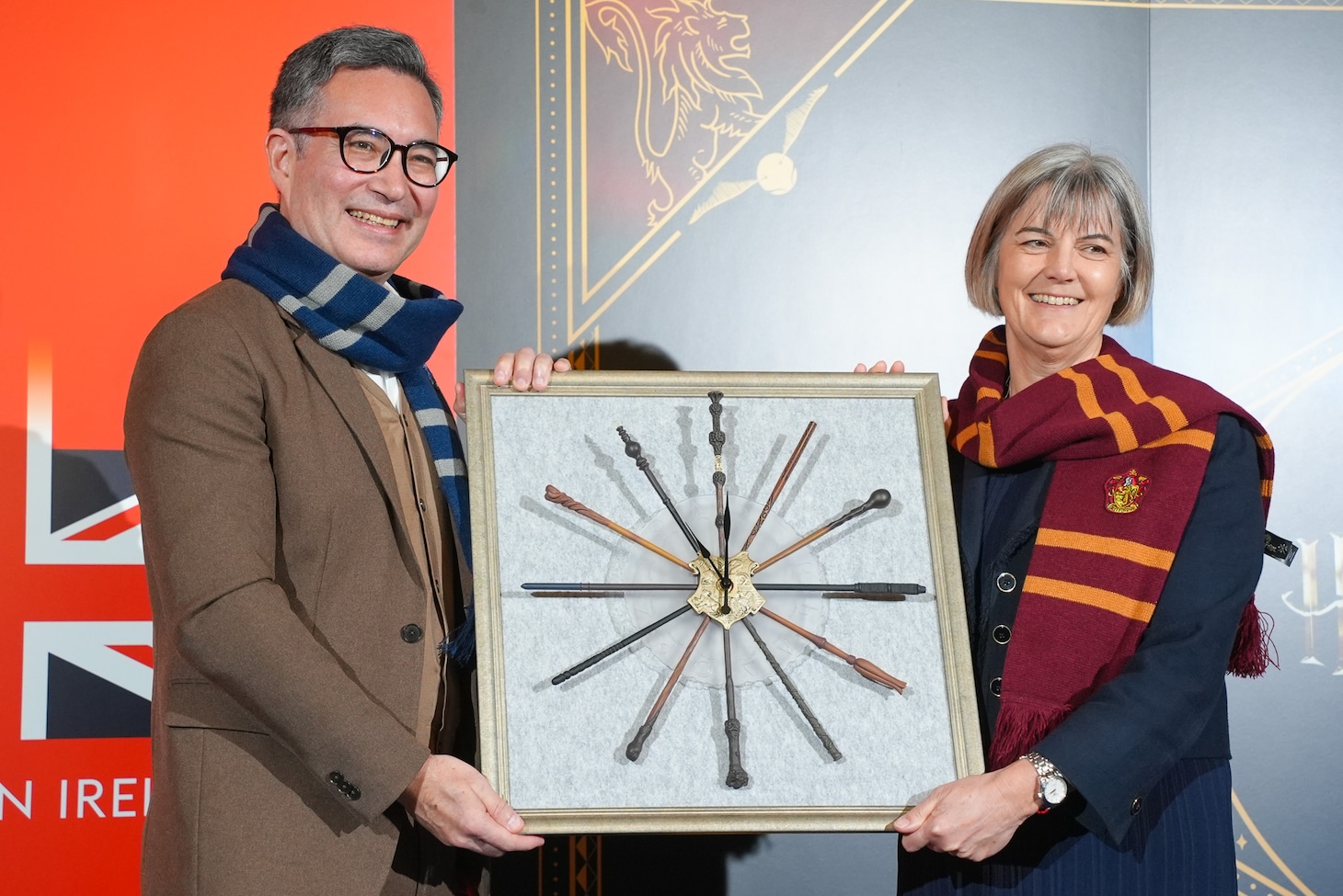 ジェームズ・ギボンズ氏、ジュリア・ロングボトム氏。