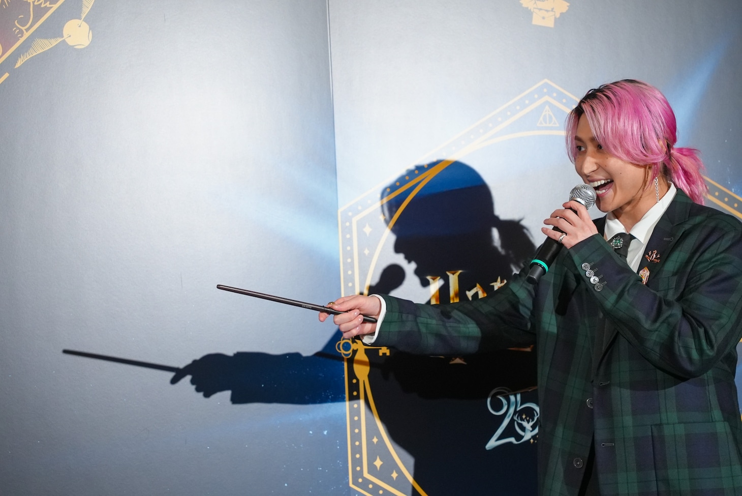 佐久間大介「ウィンガーディアム・レヴィオーサ！」の様子。